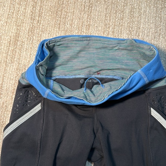 Lululemon Woman's Size 2 Black/Blue Run A Marathon Crop Luxtreme Leggings - Picture 7 of 10